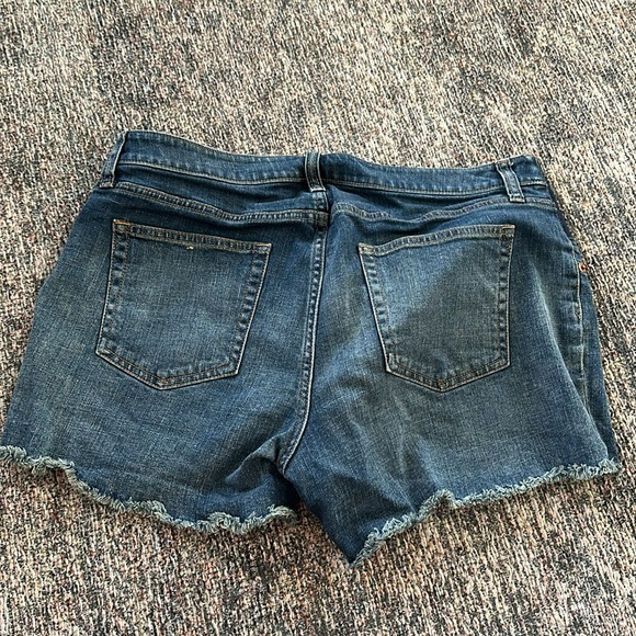 Gap maternity shorts - Picture 3 of 3